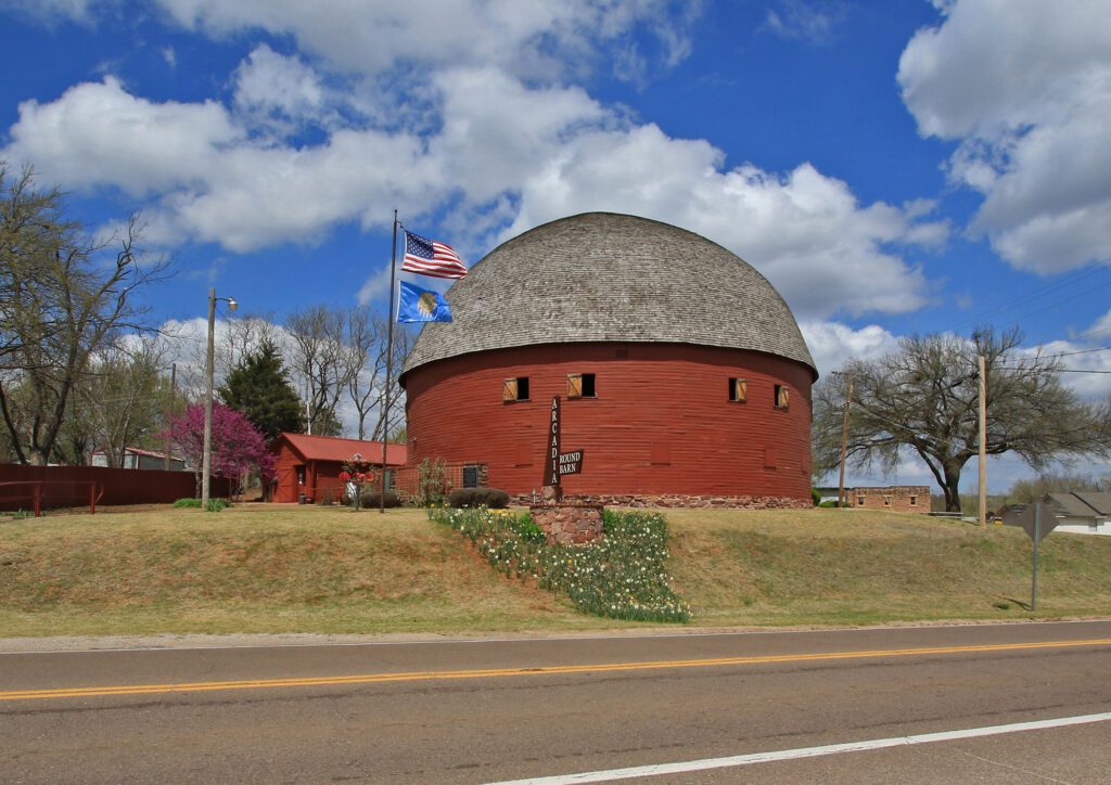 Arcadia Round Barn on Route 66 (photo by Shellee Graham)