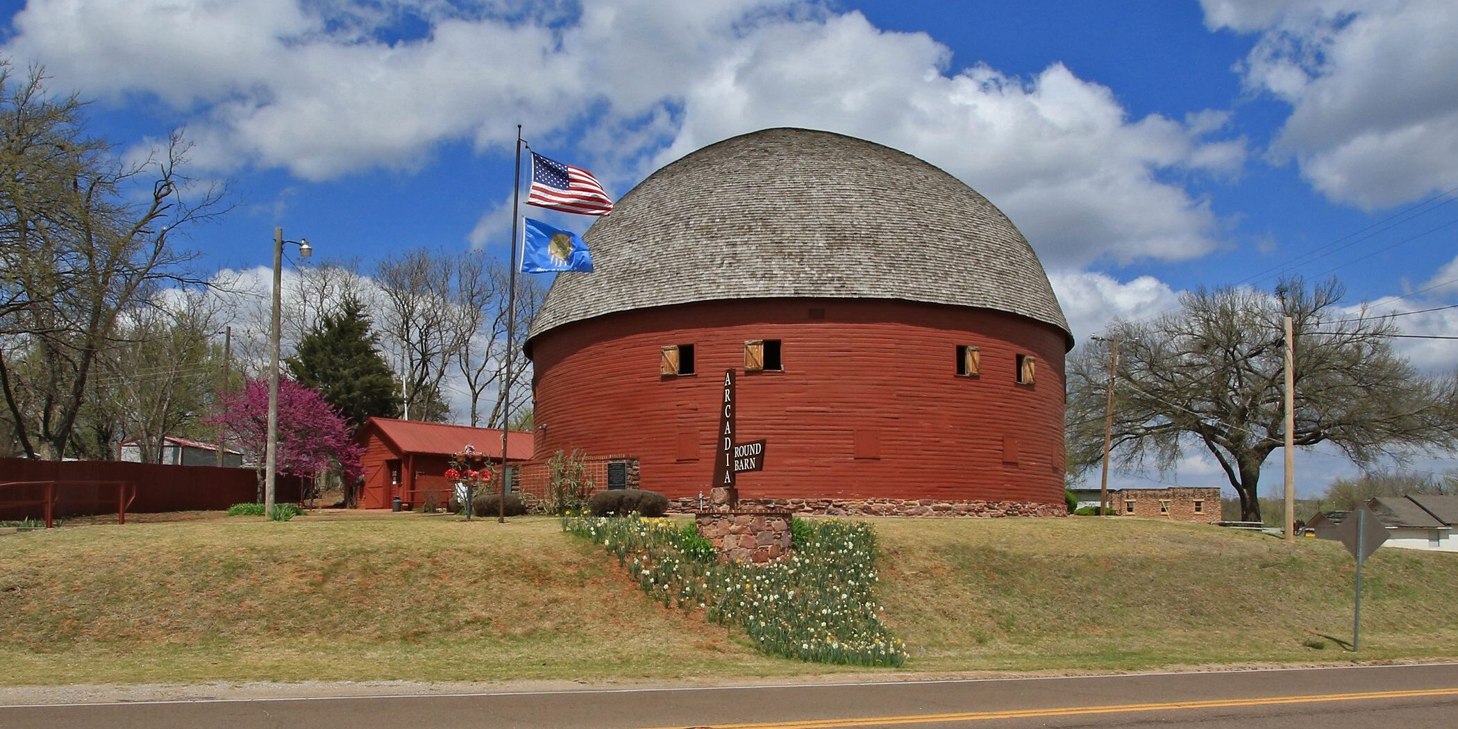 Arcadia Round Barn on Route 66 (photo by Shellee Graham)